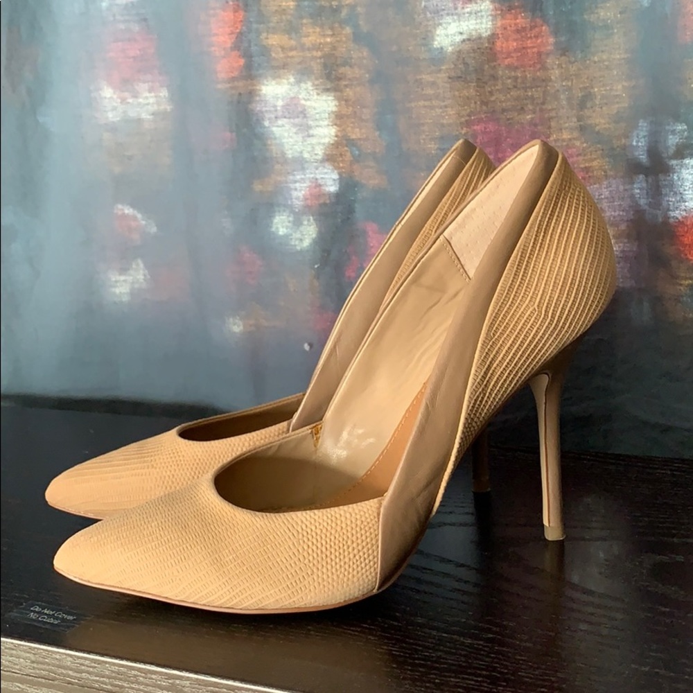 Nude pumps! Only worn once! Stiletto